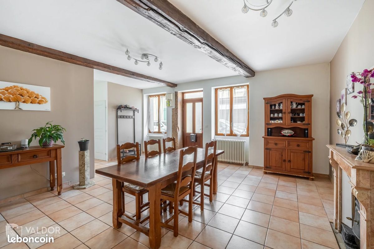 Maison 8 pièces 180 m² · à Montmerle-sur-Saône · 180 m² · 290 000 €