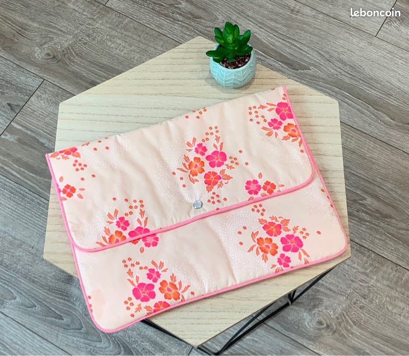 Grande housse ordinateur ou tablette Petit Pan (image 1)
