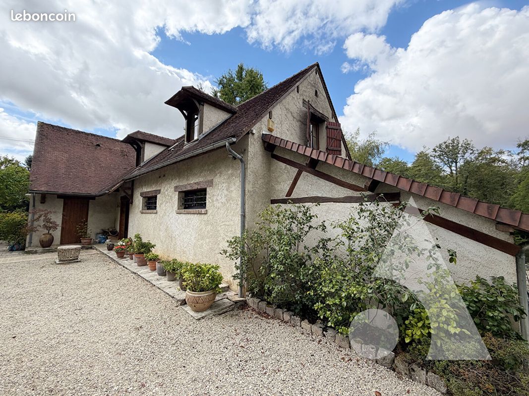 Maison 12 pièces 266 m² · à Bar-sur-Seine · 266 m² · 520 000 €