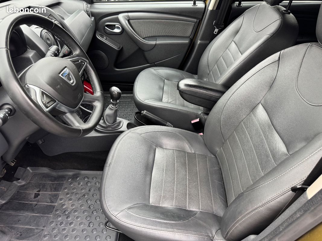 DACIA DUSTER Black Touch TCE 125Ch 4x2 (image 10)