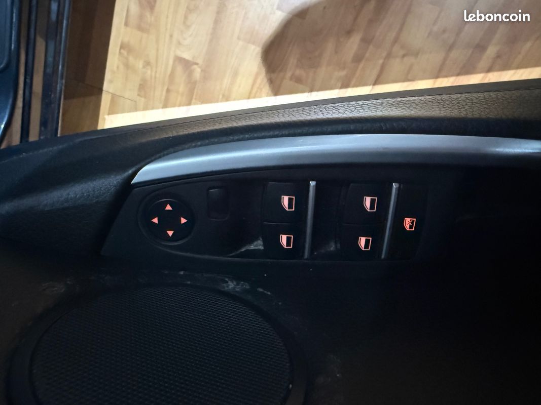 BMW SERIE 5 TOURING F11 530d xDrive 258ch Luxe A (image 13)