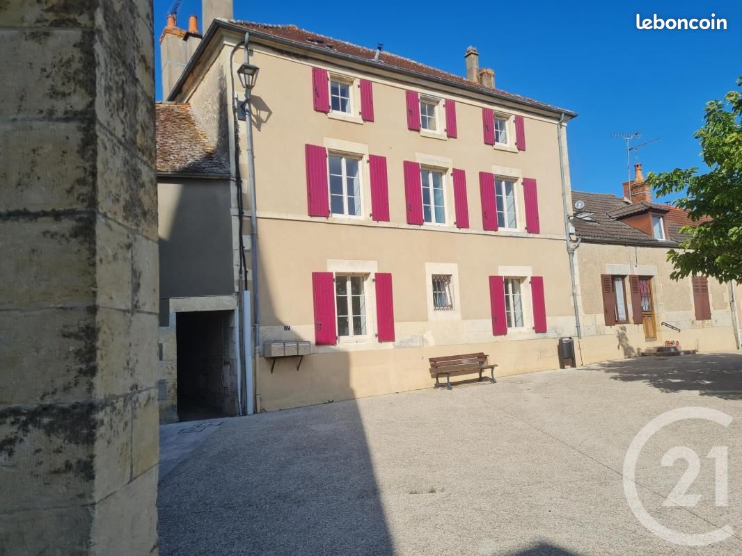 Appartement 4 pièces 85 m² · à Luthenay-Uxeloup · 85 m² · 535 €