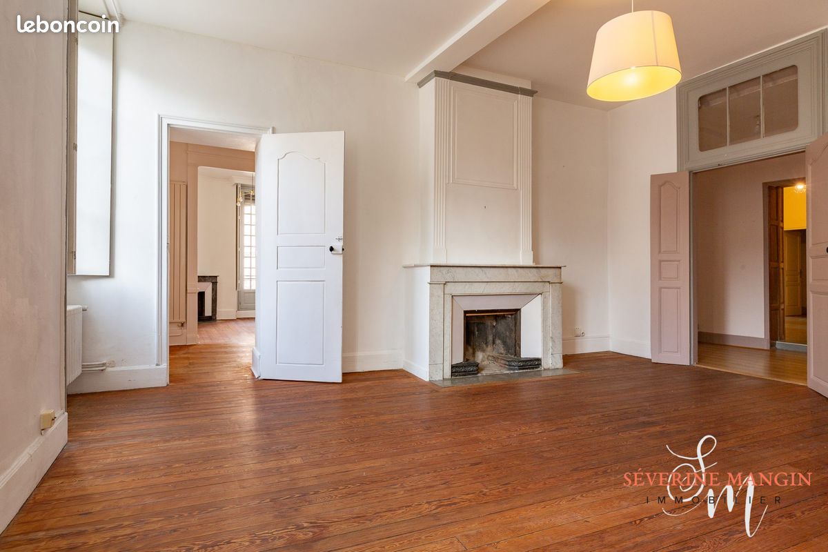 Appartement 5 pièces 135 m² · à Romans-sur-Isère · 135 m² · 200 000 €
