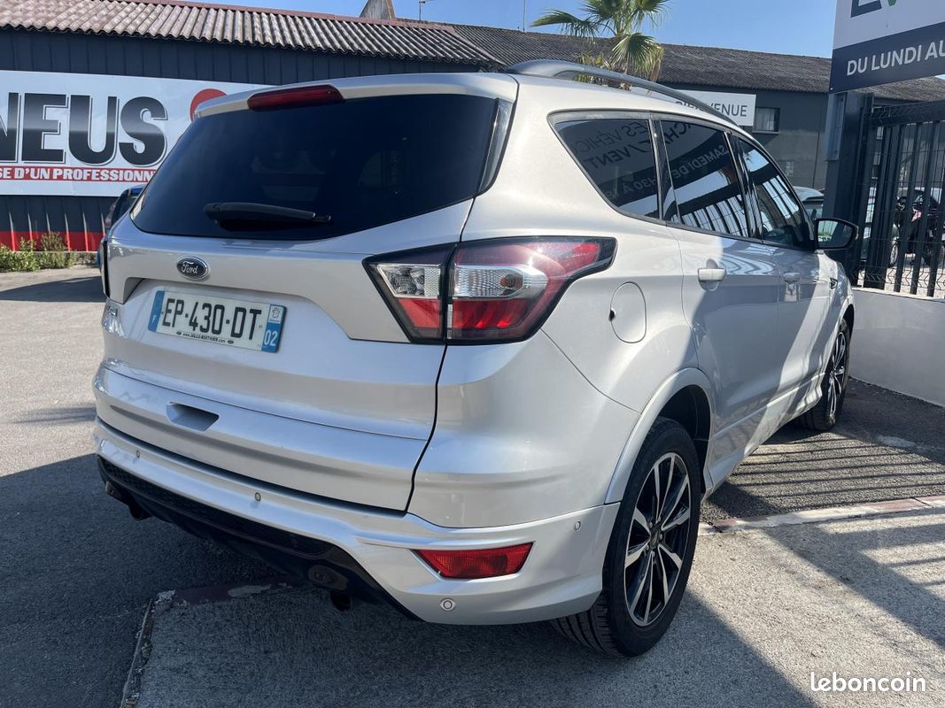 FORD KUGA 2.0 TDCi 180 CV 4x4 2017 ST-Line BOITE AUTO / JANTES ALU / TOIT PANO (image 4)