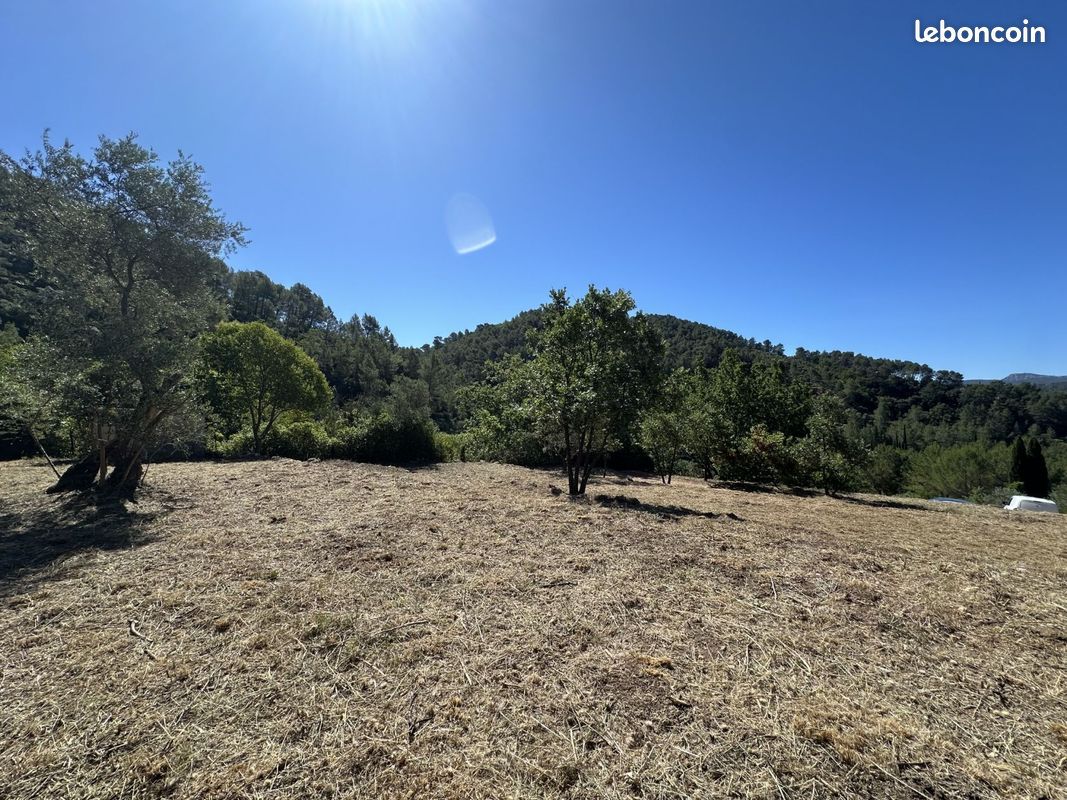 Terrain à bâtir de 971 m² à BELGENTIER (83) · 190 000 €