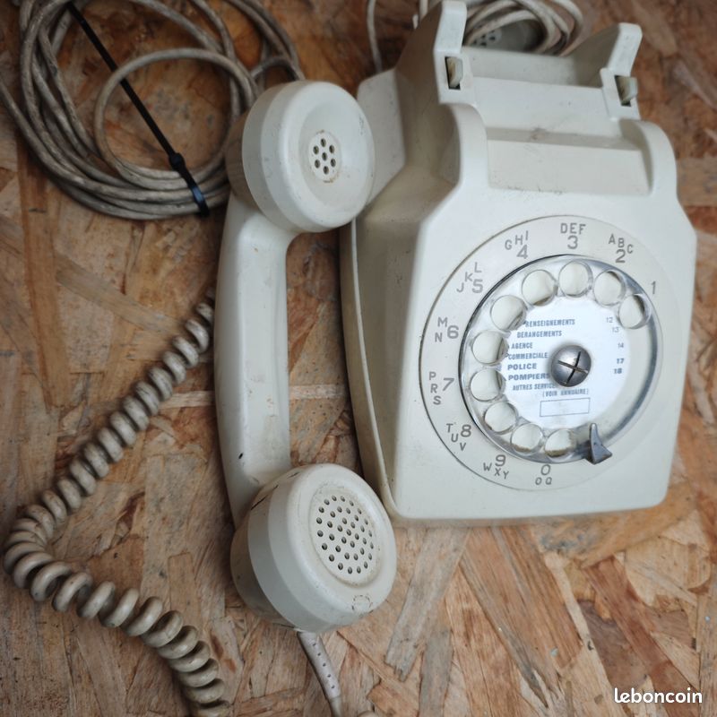 Téléphone Fixe PTT SOCOTEL S63 à Cadran /Ivoire/avec Ecouteur/Vintage