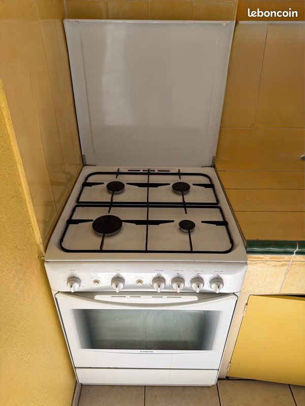 Cuisinière gaz Ariston (image 1)