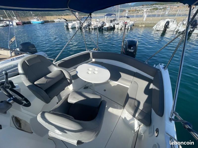 Flyer 750 Sundeck (image 2)