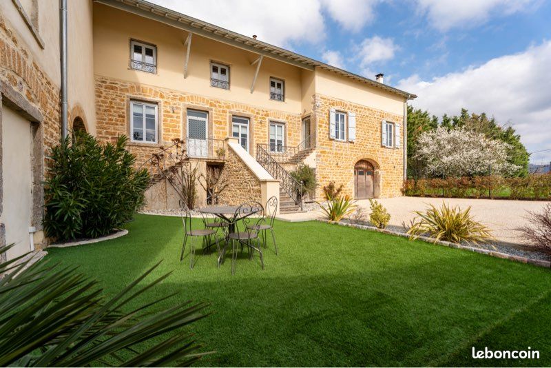 Maison 6 pièces 207 m² · à Chazay-d'Azergues · 207 m² · 750 000 €