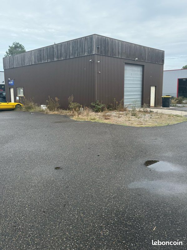 Local commercial 2 pièces 150 m² · à Gujan-Mestras · 150 m² · 1 350 €/mois