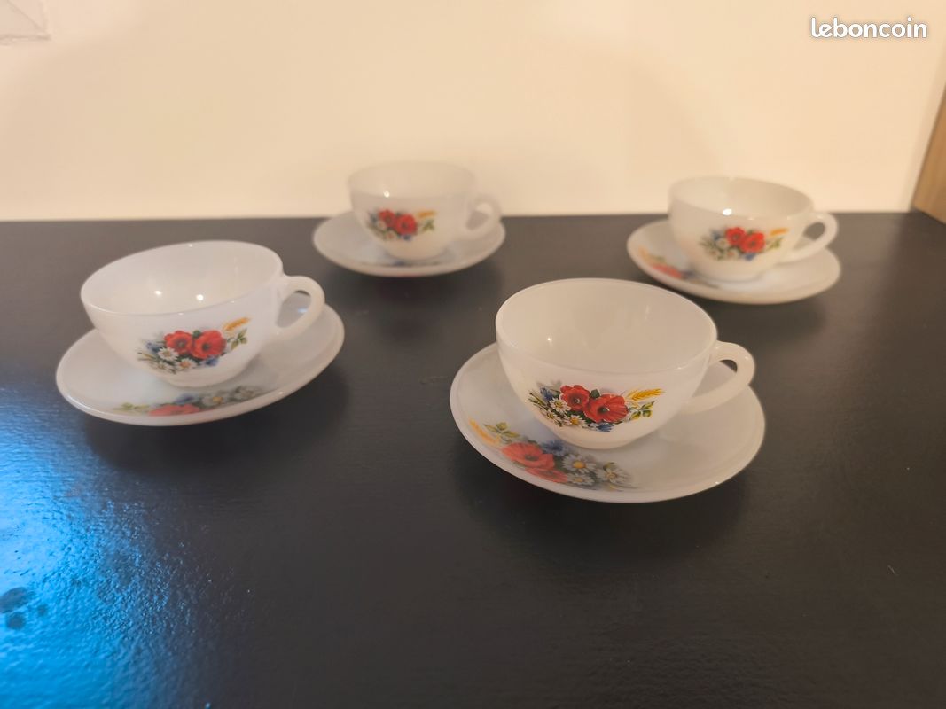 Lot de 4 petite tasses Arcopal - design vintage - Canada