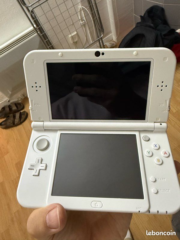 Nintendo 3DS XL (image 6)
