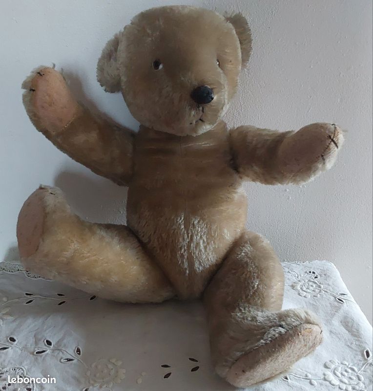 Ancien ours en peluche des années 1920 en mohair blond doré avec yeux en bouton de botte 19 pouces - France Ancien ours en peluche des années 1920 en mohair blond doré avec yeux en bouton de botte 19 pouces - France
