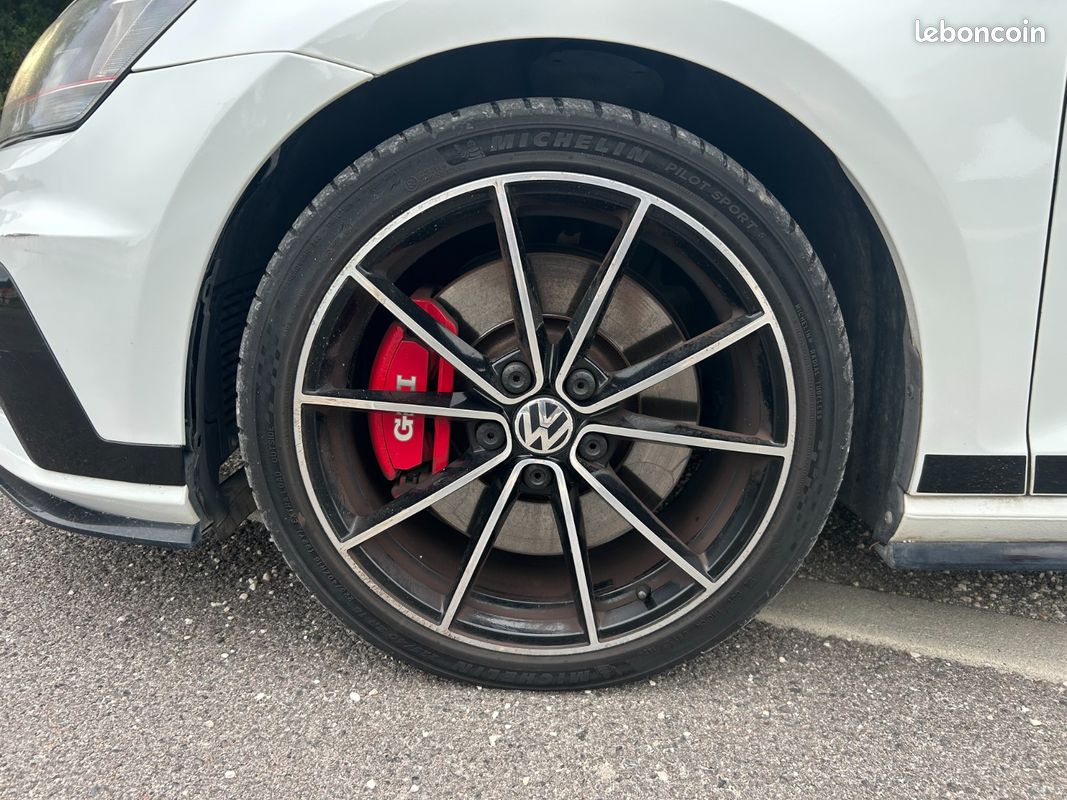 VOLKSWAGEN GOLF 7 GTI 2.0 TFSI 16V 265 ch Club Sport Toit Ouvrant Sièges Récaro GPS Garantie 12 mois (image 18)