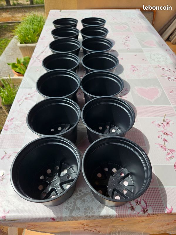 14 pots de fleurs noirs identiques, Neufs …lot5b bis (image 2)