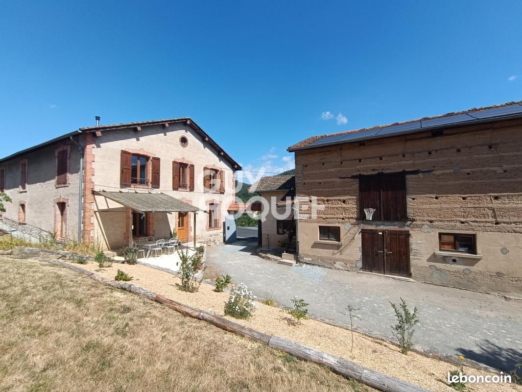 Maison 9 pièces 221 m² · à Boën-sur-Lignon · 221 m² · 250 000 €