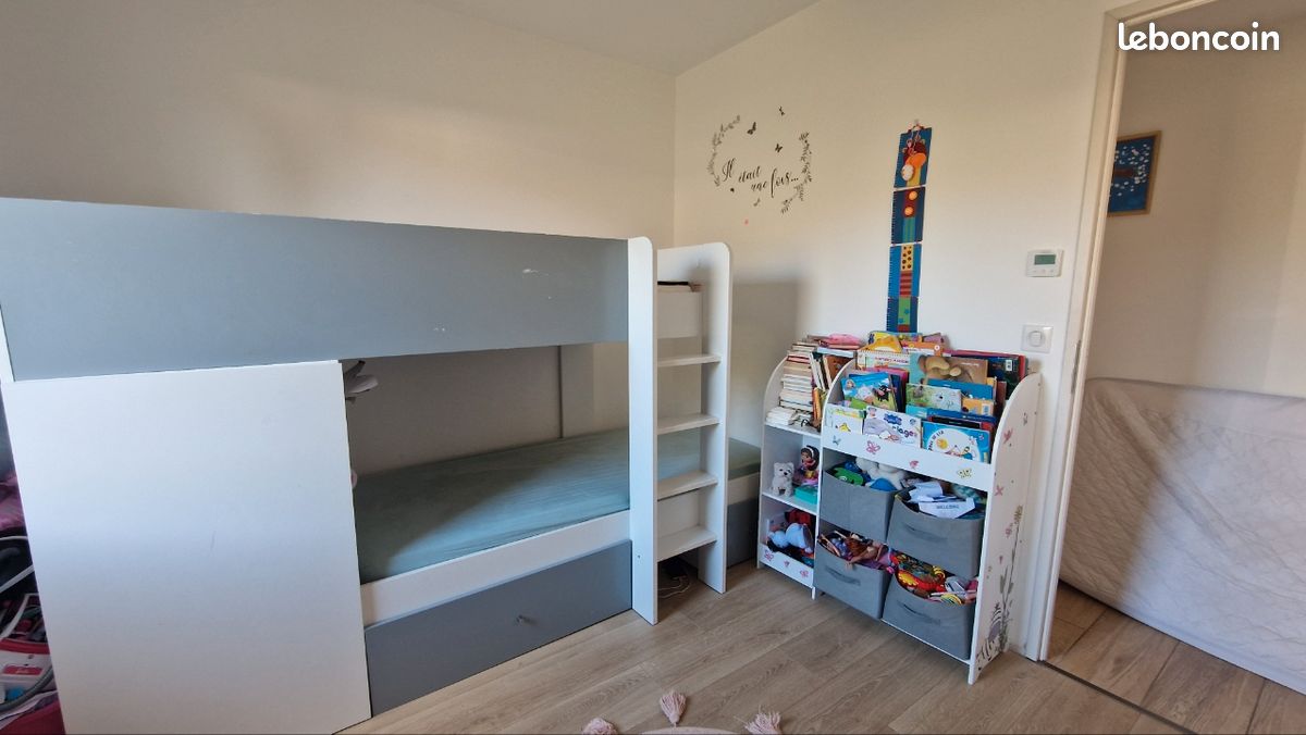 Lit superposés avec un placard et deux tiroirs vendus avec les deux matelas (image 1)