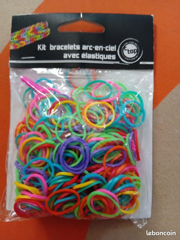 Kit bracelet arc en ciel avec élastiques encore emballé (image 1)
