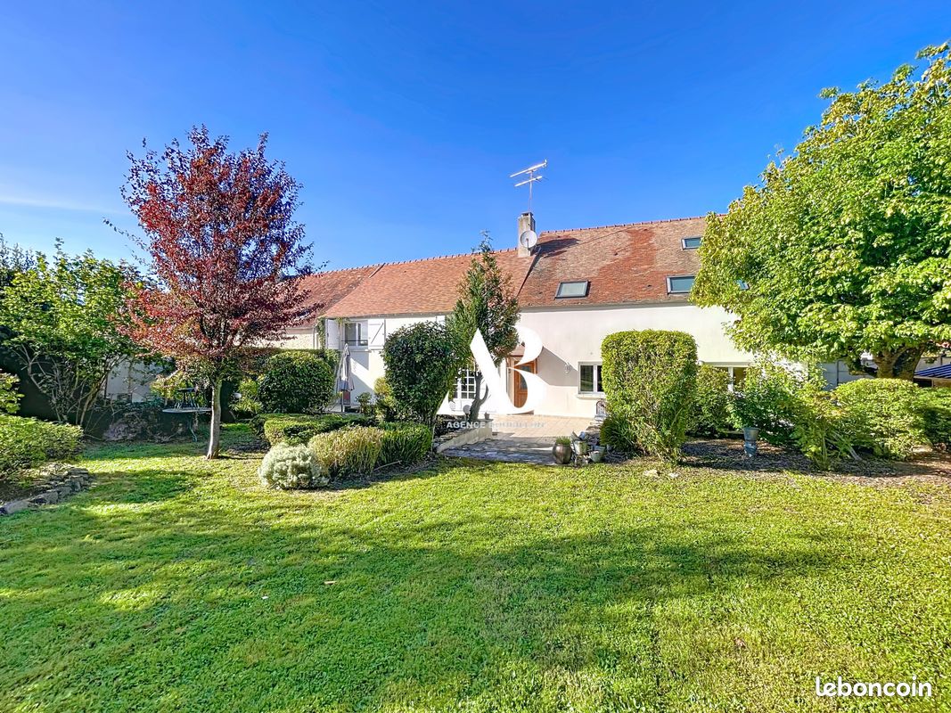 Maison 8 pièces 258 m² · à Fontenailles · 258 m² · 299 900 €