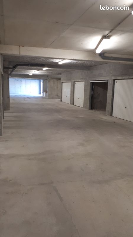 Garage 15,49 m² · à Le Péage-de-Roussillon · 20 000 €