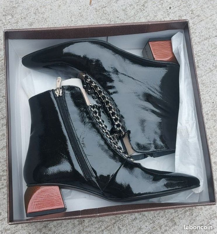 Bottines Femmes En Faux Daim Marron - Taille 39 - Talon Moyen - Neuves Avec Emballage