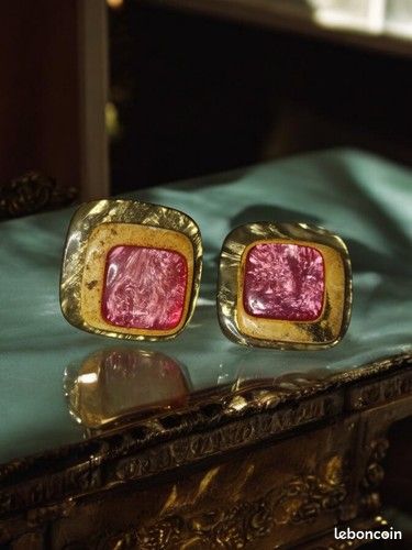 Paire De Boucles D'oreilles Fantaisie à Clips Anciennes - Manque Une Attache - Occasion