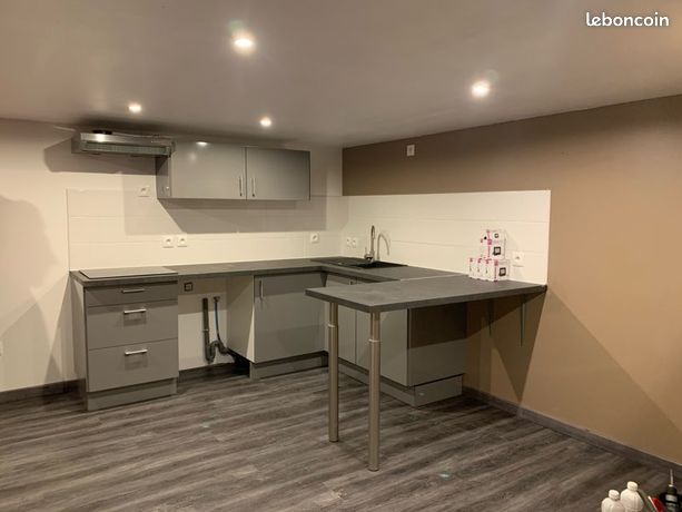 Joli petit 32 m2 de plein pied avec terrasse et place de parking