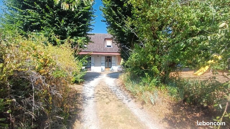 Maison 7 pièces 121 m² · à Azerat · 121 m² · 168 000 €