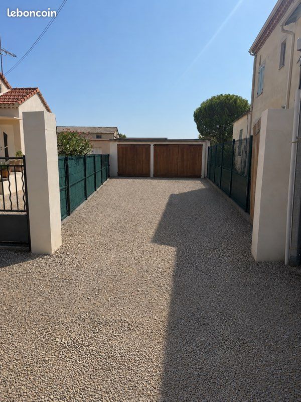 Location boxe/garage/terrains stockage · à Camaret-sur-Aigues · 290 €