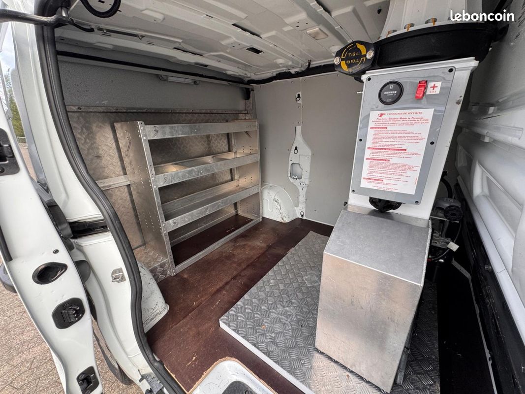 Affaire trafic nacelle dci 115 hauteur 10,5m 59900 kms 18900 1 er main (image 4)
