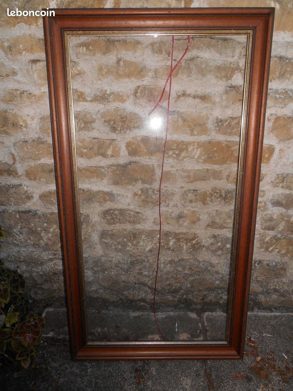 Grand cadre bois vitré 101 cm par 56 cm (extérieur du cadre), largeur des baguette en bois 6 cm (image 1)