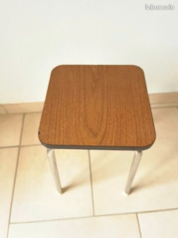 4 Tabourets en formica (image 1)