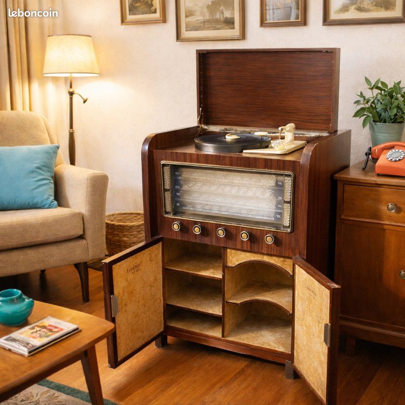 Radio à lampes et tourne-disque (AP-14-2905) - Collection - Catalogue