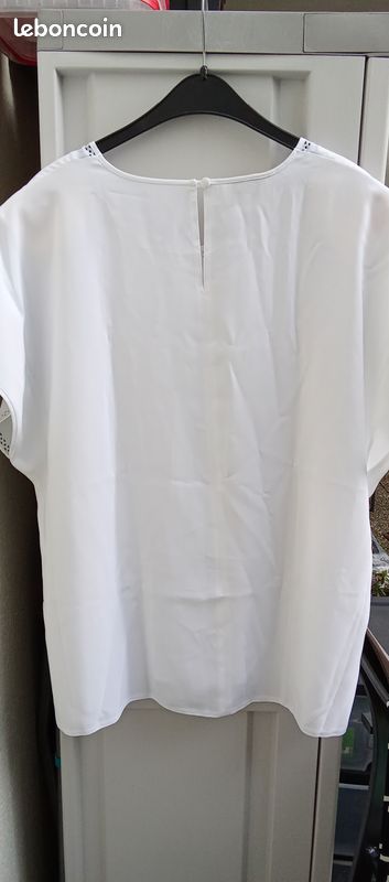Haut blanc débardeur neuf T 5 (image 6)