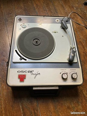 Vintage: électrophone Teppaz modèle Oscar major 110/220