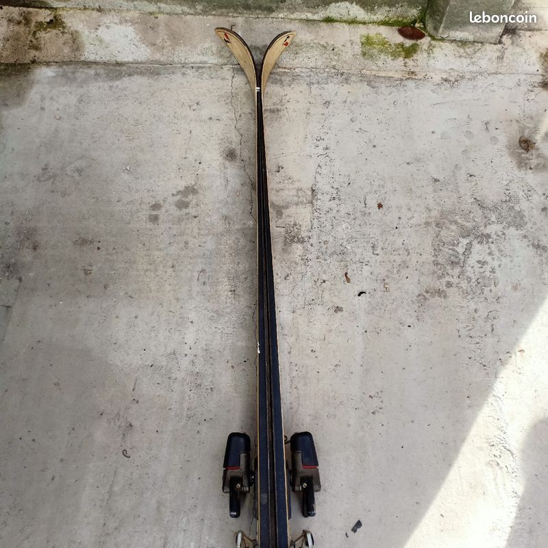 Une paire de ski (image 3)