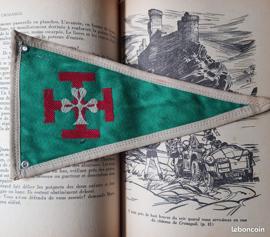 SCOUTISME DRAPEAU BRODE FANION POUR ETENDARD AVEC FRANGES FAIT MAIN