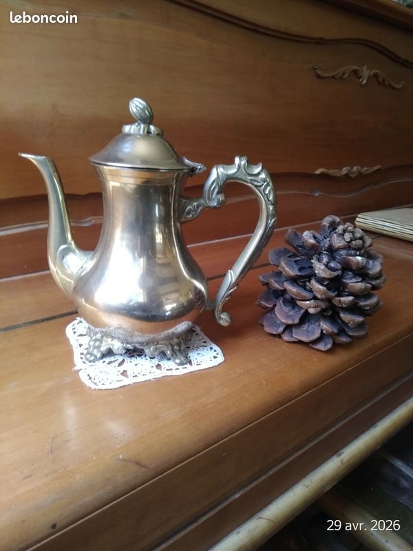 Cafetière de décoration en laiton massif (image 1)