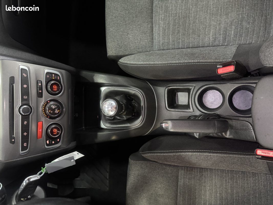 Citroen c4 puretech 110ch shine 2016 (image 17)