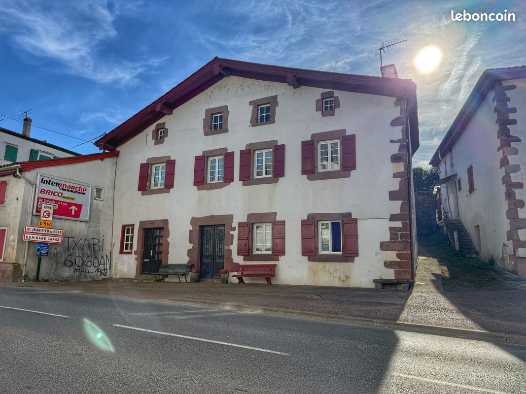 Maison 12 pièces 247 m² · à Saint-Jean-Pied-de-Port · 247 m² · 212 000 €