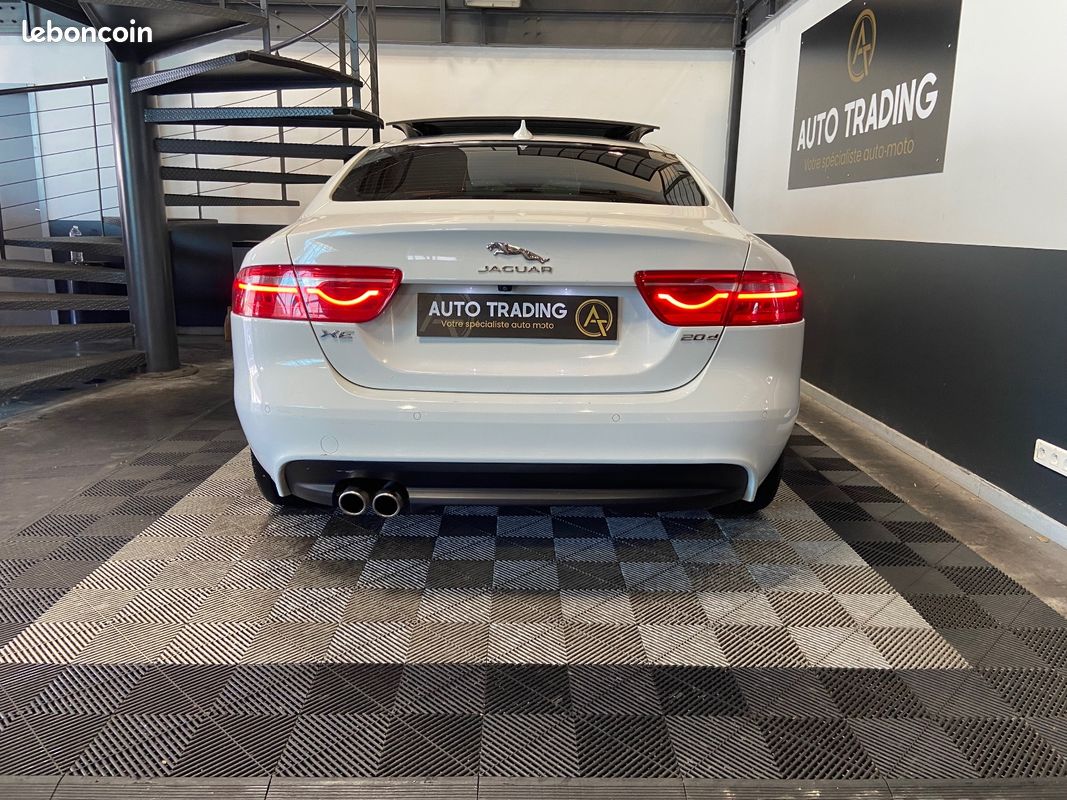 JAGUAR XE XE 2.0 D - 180 ch BVA Pure - TOIT OUVRANT - CAMERA DE RECUL - SIEGES ELECTRIQUES (image 5)