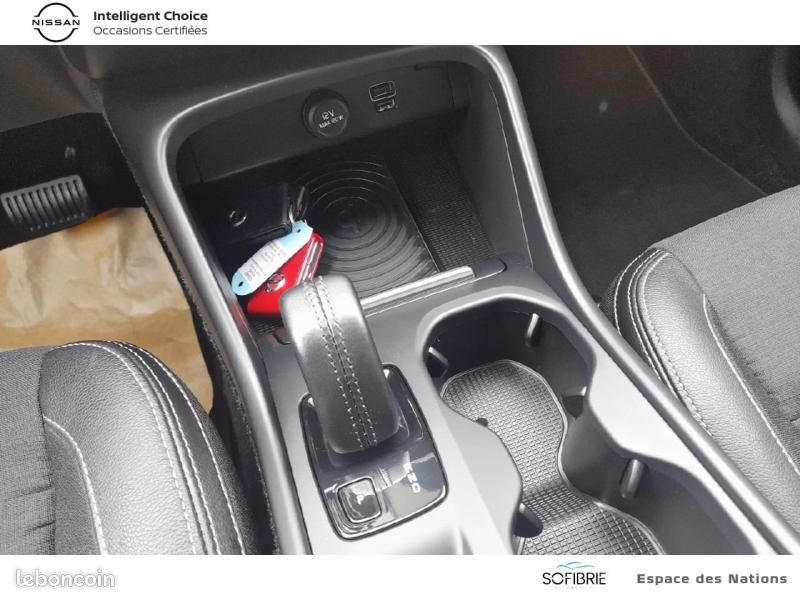 Volvo XC40 T4 190ch Momentum Geartronic 8 (image 10)