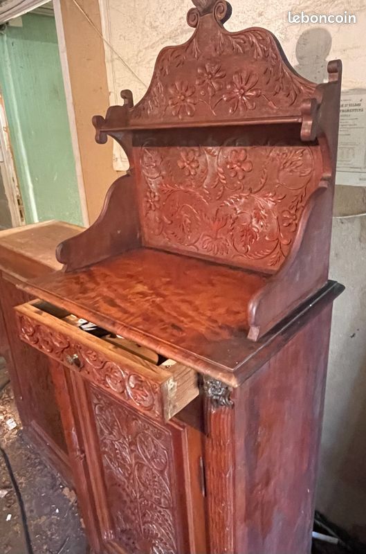 Beau meuble d'appui petit buffet très richement et finement sculpté signé et estampillé (image 9)