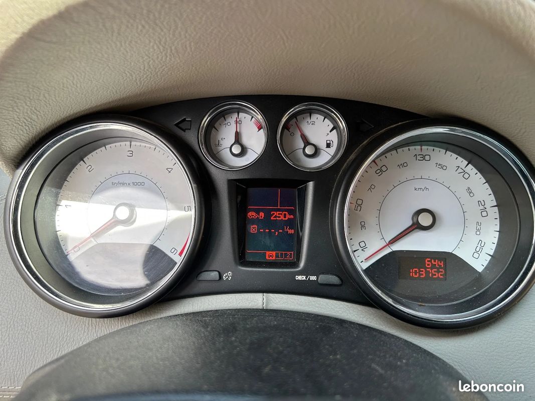 PEUGEOT 308 CC 2.0 HDi 16V 140ch FAP Féline (image 17)