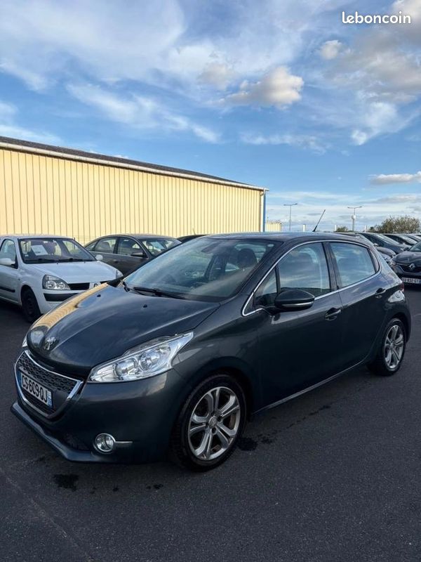 Peugeot 208 GENERATION-I 1.6 E-HDI 115 ALLURE (image 1)