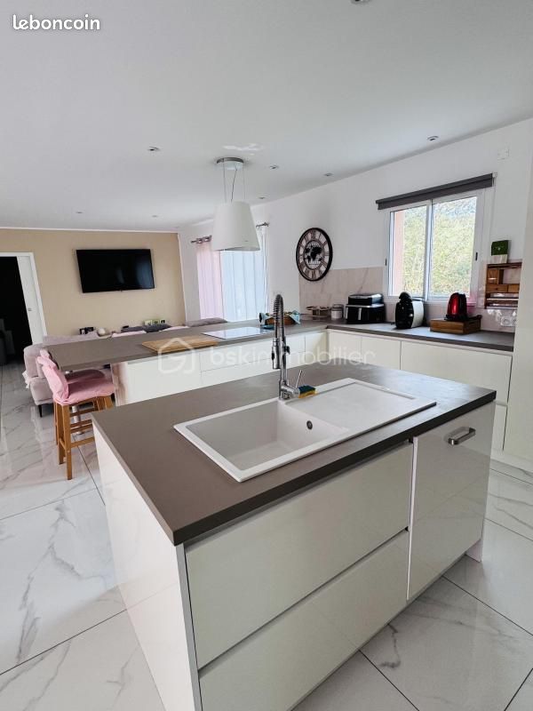 Maison 4 pièces 156 m² · à Nîmes · 156 m² · 490 000 €