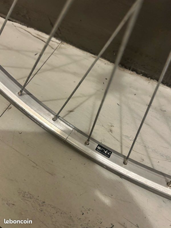 Roue avant 28 pouces (image 4)
