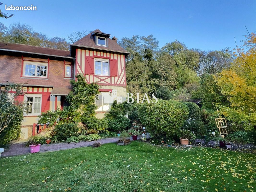 Maison 8 pièces 147 m² · à Nassandres sur Risle · 147 m² · 269 900 €