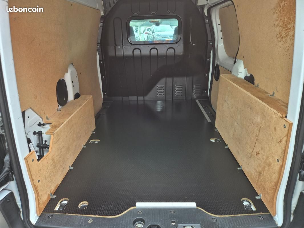 Renault Express Van TCE 100 - 22 ESSENTIEL (image 11)
