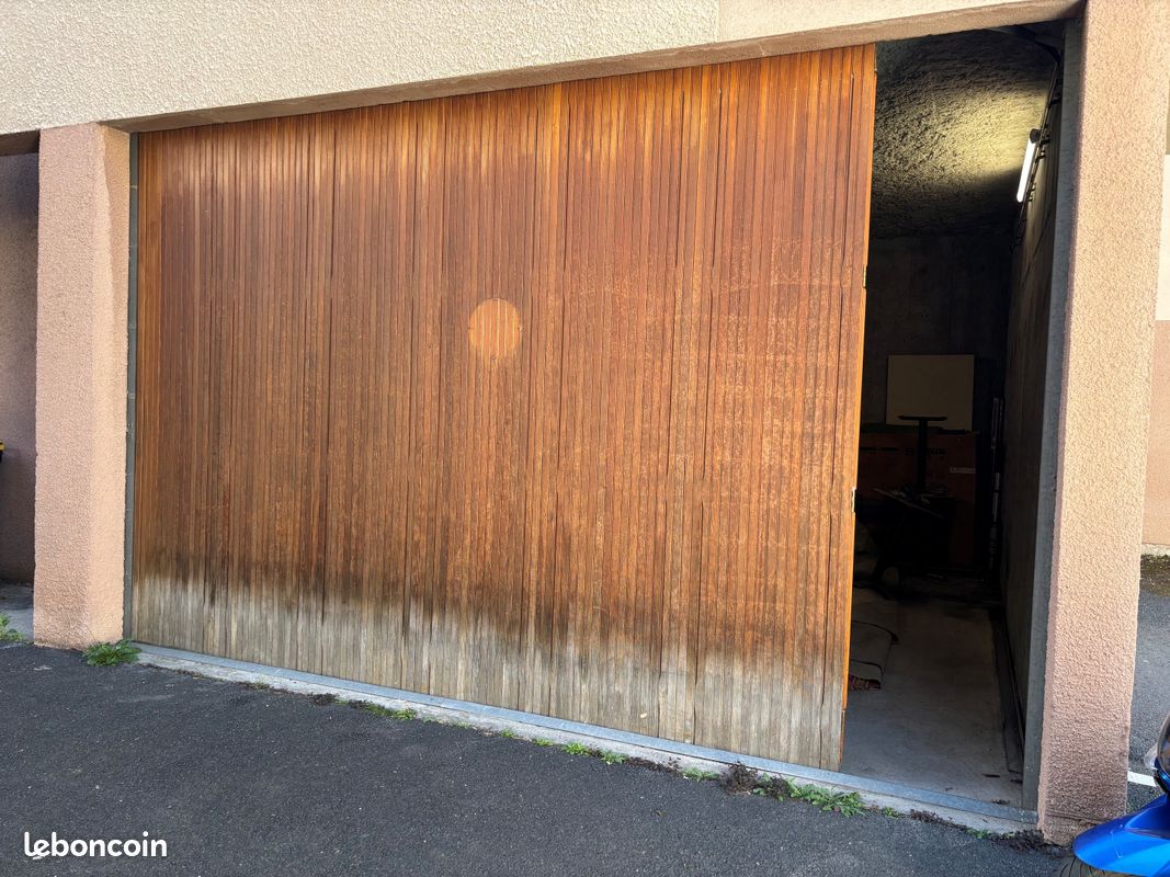 Garage · à Clermont-Ferrand · 60 000 €